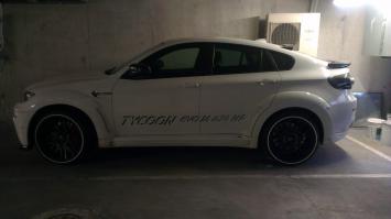 У меня у девушки такая на работе в гараже стоит. Там еще Hamann X6M Tycoon Evo, Audi RS5 Vossen, ну и ГТР до кучи. Хожу иногда пофапать на эту автомобильную стояночку.