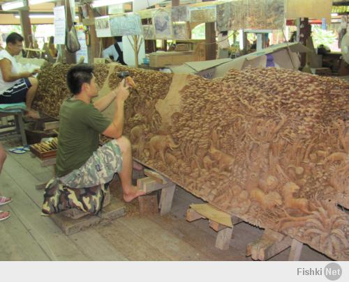 Я тоже была у них на производстве. Так же Тик очень дорогое дерево. Эта фотография сделана лично мной))) Та же самая картина)))