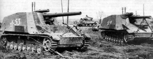 В сентябре 1941 г. во время Смоленского сражения экипаж танка под командованием младшего лейтенанта С.Климова, потеряв свой танк, пересел в захваченный StuG III и подбил два танка, бронетранспортёр и две грузовые машины. Восьмого октября все тот же Климов командуя взводом из трёх StuG III ( в документе именуются )

Hummel или Nashorn  судя по WOT))))