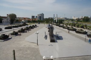 Советую посетить музей в Верхней Пышме.Вход бесплатный,невероятное количество техники,включая танки артиллерию ,самолёты,вертолёты,мотоциклы.