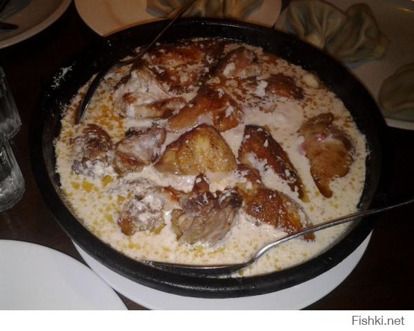 Немного о грузинской кухне: хинкали с мясом и сыром, шкмерули, харчо и шалык из индейки. К сожалению, не сфотографировал хачапури (по-мегрельски, по-аджарски, по-имеретински и т.п.). Грузия отличная страна, которую однозначно стоит посетить.