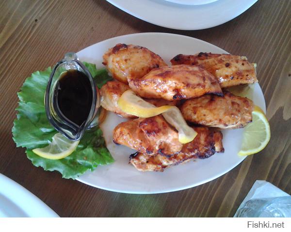 Немного о грузинской кухне: хинкали с мясом и сыром, шкмерули, харчо и шалык из индейки. К сожалению, не сфотографировал хачапури (по-мегрельски, по-аджарски, по-имеретински и т.п.). Грузия отличная страна, которую однозначно стоит посетить.