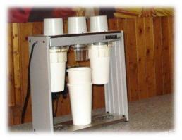 я помню только сколько стоил молочный коктейль 10 копеек. Вкуснятина....была