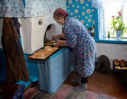 мне повезло, в детстве у меня была "классическая" бабушка с самыми вкусными пирожками из печки