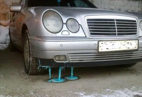 Он сбил бедненького смурфика 
Надеюсь хоть остановился