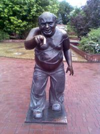 Ну понятно кому - Москва, рядом с "Моссфильмом"