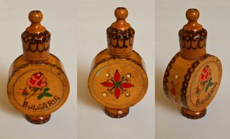 Еще такие были, запах жуткий просто. Внутри этой коробочки был маленький флакончик с ароматом "роза"