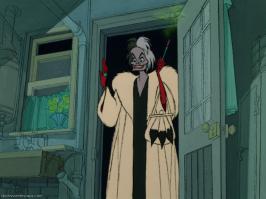 То ли макияж неудачный, то ли ракурс. Анжелина вообще красивая женщина, но на этих снимках напомнила мне героиню мультфильма 100 далматинцев. 
По сабжу же, она занимается очень правильным делом, благотворительность никогда лишней не была, и не будет. В общем молодец!