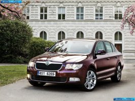 шкоды люблю, но вот мое мнение ТОЛЬКО по дизайну:
как фольсваген она выглядит супер, но как шкода она утратила как бы это сказать...свою "шкодость" что-ли. вот модели предыдущие на мой взгляд всеже имеют эту самую "шкодость" ее можно узнать даже в темноте и на большом расстоянии, а сейчас превратили ее в фольц. вобщем когда я слышу слово шкода, я представляю себе это