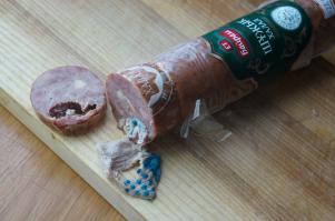 Вот вам и халяль мусульманская))с перчатками от муфтия!)))