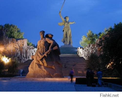 Японцы умеют украшать места обитания с эстетической гармонией с природой.В России тоже, по своему.Разные культуры,разная,но одинаково понятная красота для разных людей.