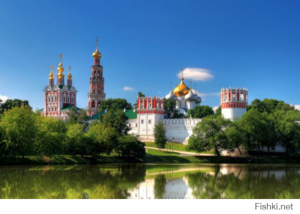 Японцы умеют украшать места обитания с эстетической гармонией с природой.В России тоже, по своему.Разные культуры,разная,но одинаково понятная красота для разных людей.