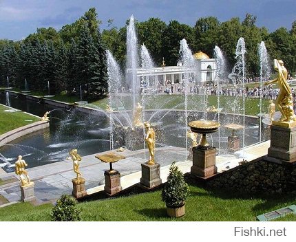 Японцы умеют украшать места обитания с эстетической гармонией с природой.В России тоже, по своему.Разные культуры,разная,но одинаково понятная красота для разных людей.