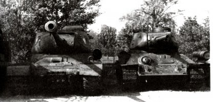 Про конъюнктурную версию о смене КВ на ИС я не встречал. Дело в том, что ИС разрабатывался под влиянием идеи о танке с габаритами среднего, но броней и вооружением тяжелого (на фото - сравнительные размеры КВ и Т-34-76 и ИС-2 и Т-34-85).
Насколько я могу судить, ИС - результат глубокой модернизации танков КВ. Погон башни был уширен, башня установлена другая, изменены двигатель и трансмиссия по сравнению даже с КВ-1С. Сами же КВ модернизировать было сложно, по сути модернизация означала разработку нового танка. 
Кстати, о развитии КВ я писал в своих предыдущих постах