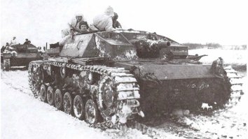 Да чего только не писали - "Смерть Геббельсу", "Мститель", "За Советскую Украину!", имена дарителей (тех, на чьи деньги танк был куплен). Примеры - на фотках