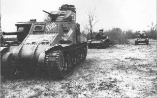 Да чего только не писали - "Смерть Геббельсу", "Мститель", "За Советскую Украину!", имена дарителей (тех, на чьи деньги танк был куплен). Примеры - на фотках