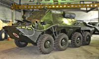 Николаевский бронетанковый завод презентовал уникальную бронированную «операционную на колесах». Машина дает возможность вывозить раненных с поля боя и оказывать им неотложную хирургическую помощь прямо в салоне.

«Наши конструкторы на базе БТР-70 создали бронированную «скорую помощь». Она может работать в трех режимах. На ней можно вывезти 11 легкораненых или шесть тяжелораненых и трех сидящих бойцов. В третьем режиме она имеет возможность транспортировать четырех тяжелораненых с обслуживающим персоналом и еще троих военных с легкими ранениями. А главное, что прямо в салоне можно проводить операции, которые спасут жизни бойцов. Для этого тут есть все необходимое оборудование», - рассказал директор предприятия Александр Швец.

Специалисты завода утверждают, что такая бронированная «скорая» превышает все лучшие мировые аналоги, но при этом еще и является дешевой. Выпускаться она может в двух модификациях: с бензиновым двигателем — тогда ее стоимость составит около миллиона гривен или с дизельным — в этом случае цена увеличится в два раза. Преимуществом такой военной «медицинской кареты» является то, что она сохраняет быстроту и маневренность бронетранспортера, а также может передвигаться не только по суше, но и преодолевать водные препятствия.