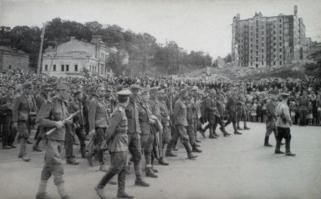 16 августа 1944 года в Киев вошли солдаты в форме вермахта.