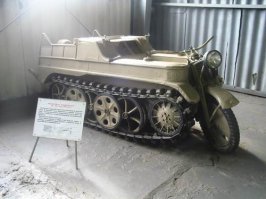 Вот такой вот гусеничный мотоцикл. Бронетанковый музей в Кубинке.