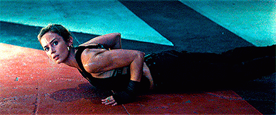 Фильм отличный! Вначале расстроил заурядный офицеришка Круз, но потом закрутилось, завертелось!!! Очень захватывающий!!! Ну а момент с отжиманиями главной героини просто ШЕДЕВРАЛЕН!!! Весь зал охал в полный голос!!!