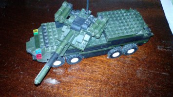 Я когда въехал в квартиру, начал наводить порядок. До меня снимала квартиру семья с детьми. В шкафу нашёл пакет с лего (или с чем-то похожим). Уборка остановилась на пол-часика :). Вот что получилось, кстати без каких-либо инструкций: