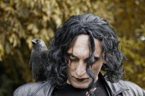 Классные костюмы, но больше всех впечатлил ворон, просто шедеврально.