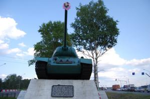 Смотрю в камментах народ накидал танков, но что-то никто не вспомнил про танк который стоит на ленинградке возле Твери