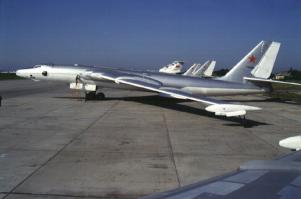 Автор, прежде чем копипастить, изучите хоть маленько вопрос.
Вы забыли об основном самолете-заправщике наших ВВС 70-х годов.
"До начала 80-х годов бомбардировщики 3МС и 3МН переоборудовались в топливозаправщики ЗМС-2 и ЗМН-2. Они пришли на смену М-4-2 в связи с международными договорами о сокращении численности стратегических бомбардировщиков и долгое время являлись основным средством дозаправки в полете машин стратегической авиации, оборудованных системой "Конус". Максимальное количество отдаваемого в полете топлива достигало 40000 кг, производительность агрегата заправки - 2250 л/мин. В начале 1975 года рассматривался вопрос о переделке всех бомбардировщиков 3М в воздушные танкеры для дозаправки сверхзвуковых бомбардировщиков Ту-22М. Но самолет-заправщик Ил-78, созданный в ОКБ Ильюшина, оказался более предпочтительным для этих целей."
Отсюда: