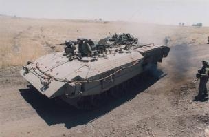 Израиль ещё в 1987-м забабахал подобное. Переделал из трофейных Т-54 и Т-55 ТБТР "Achzarit".
Правда ИМХО сделал это более продуманно.
ps Впрочем их танк Merkava тоже по сути тяжелый БТР с пушкой.
.