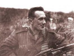 Алексе́й Мака́рович Смирно́в - Заслуженный артист РСФСР, орденоносец, прошел ВСЮ войну. Весьма габаритный человек.