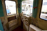 Я что-то не могу понять, машинисты метро раньше стоя всю смену работали?! Где хоть одно сидячее место?.. И если да, то почему им не сделали седушки?