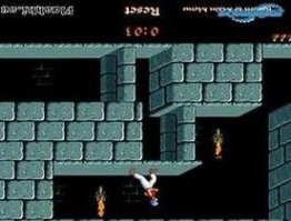 Идея, походу, заимствована из игры "Принц Персии"... Там, кто помнит, был такой момент, что, выпивая бутылочку вроде как для поправки здоровья, получаешь перевернутое изображение, и пока не найдешь "антидот", так и бегаешь... Ей-Богу, сам видел пару раз, как дядьки на работе монитор переворачивали...:)