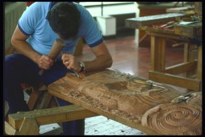 Уж извините, НО...

"Оригинальная резьба по дереву своими руками!!!!"