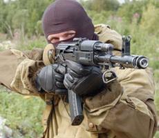 Пьяная девушка и дверь отеля