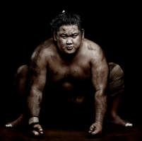 Пьяная девушка отжигает