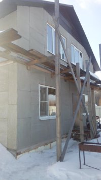 Мудило, достаточно? Сам построил. Сам заработал. Сам с женой живу! А ты, что, коровья п.и.з.  д. а. смог. Я человек добрый, но когда наезжают без обоснований, - непреемлю.