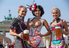 Пьяная немка ***** не хозяйка!