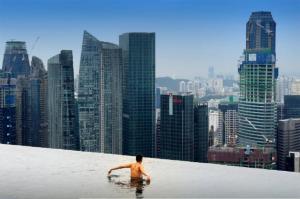 А ещё там есть отель "Marina bay sands".