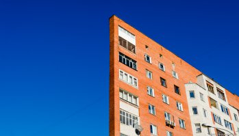 Плоский дом в Нижнем Новгороде, или дом - "утюг"