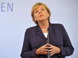 Кто такая Ангела Меркель? Баба, которая не умеет пользоваться суперклеем?