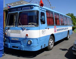 У нас такие "джипни" сараями назывались, судя по описанию - похожи ;)