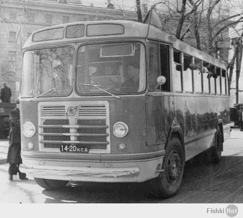 В детстве,когда эти автобусы только появились, я хвастался, что катался на НОВОМ автобусе. Все тогда ездили только на СТАРОМ.
.