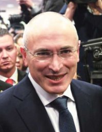 Вот интересно, а это что, рога  у него начинают прорезываться ?  А ведь и правда, похож на дьявола. Можно в кино без грима снимать  :)