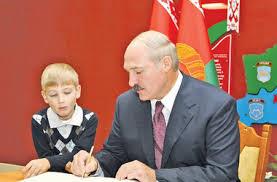 Пап , давай за городом в самолетики поиграем . Давай .