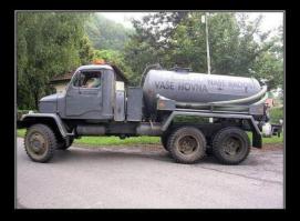 А когда наступает пятниццо, рак садится в персональный автомобиль с мигалкой и уходит в отрыв! :)