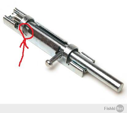 Я не понял. Там что, спецом подпилено? В шпингалетах моего детства в двух крайних положениях выполнены пазы, направленные вниз, куда собачка опускается при открывании и закрывании, чтобы вот так просто горизонтальным движением не открываться. Коте не выполнял действий по подъему собачки из паза.