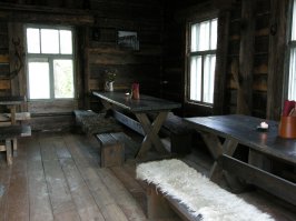 А я в Саванлине в таком заведении был, много отдельных домиков коим более ста лет собранных в виде рыбатцкой деревушки.