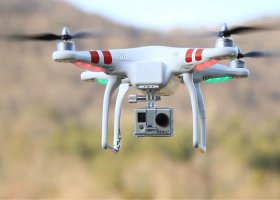 в одном из видео увидел пуль от DJI Phantom, вот сей девайс