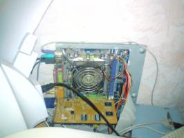 У меня, лет восемь назад, был более бюджетный вариант 
В принципе, довольно практично.