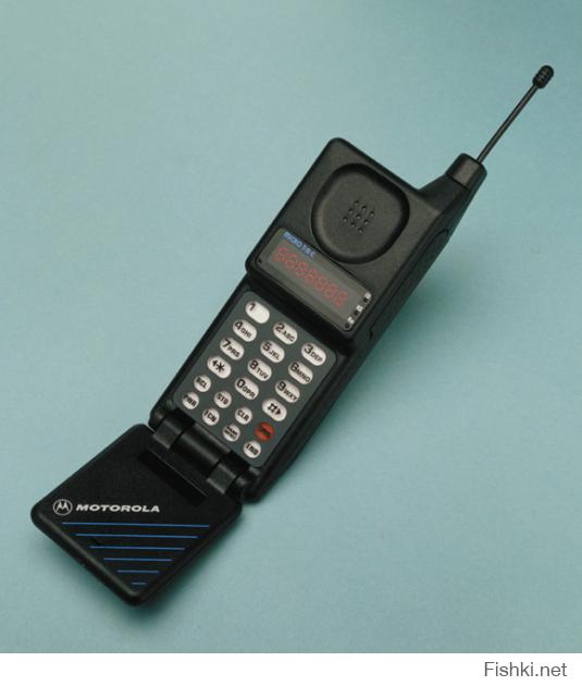 вообще то в 2005 году был анонсирован

а вот настоящий пульт в 90е был у меня такой,по аналогии с айфонами зарядки хватало на день